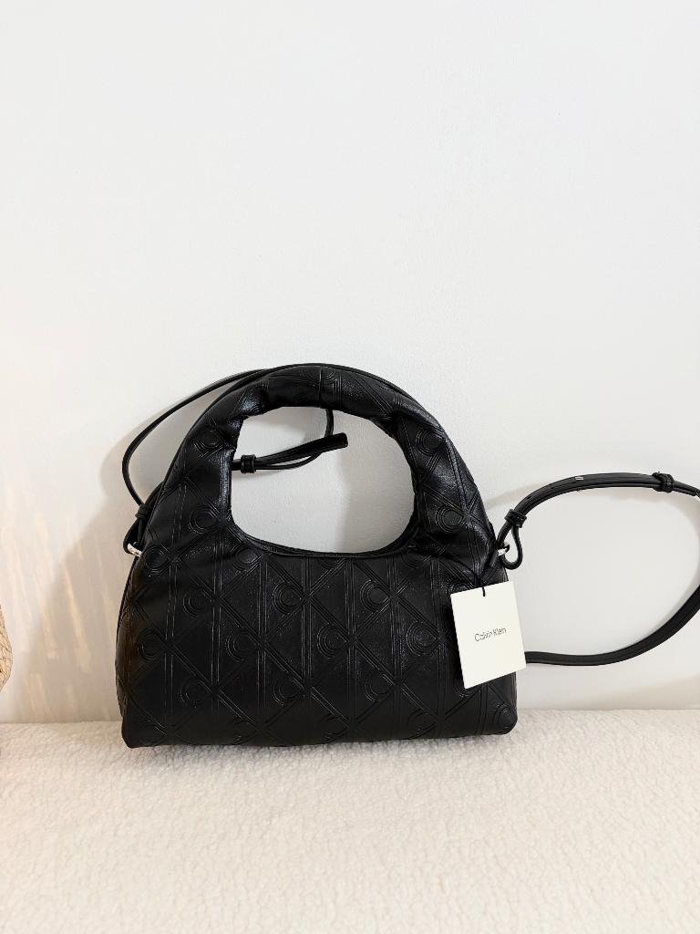 Sac Calvin Klein noir en cuir, Bijoux, Sacs & Beauté, Sacs | Sacs Femme, Enlèvement, Neuf, Noir, Sac à main