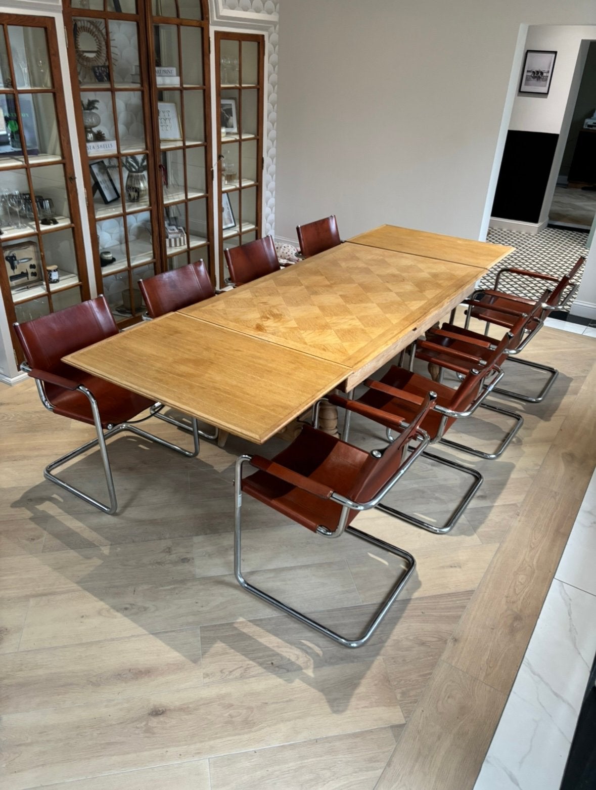 Ensemble de 8 chaises style Matteo Grassi, Enlèvement, Cuir, Une