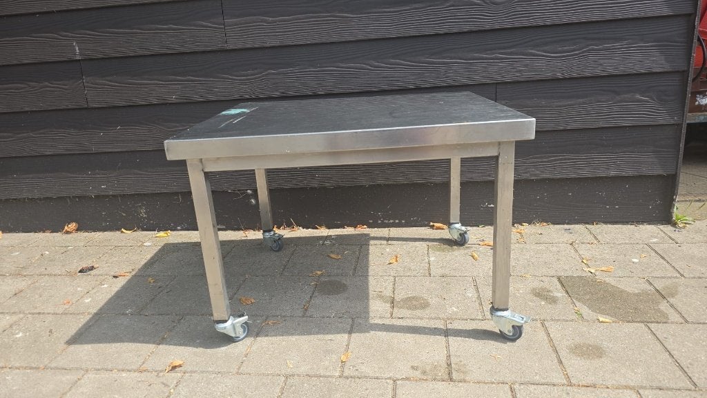 TABLE EN ACIER INOXYDABLE SUR ROULETTES, Maison & Meubles, Moins de 100 cm, Enlèvement, Utilisé, 50 à 100 cm