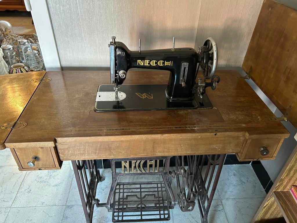 Necchu naaimachine, Enlèvement