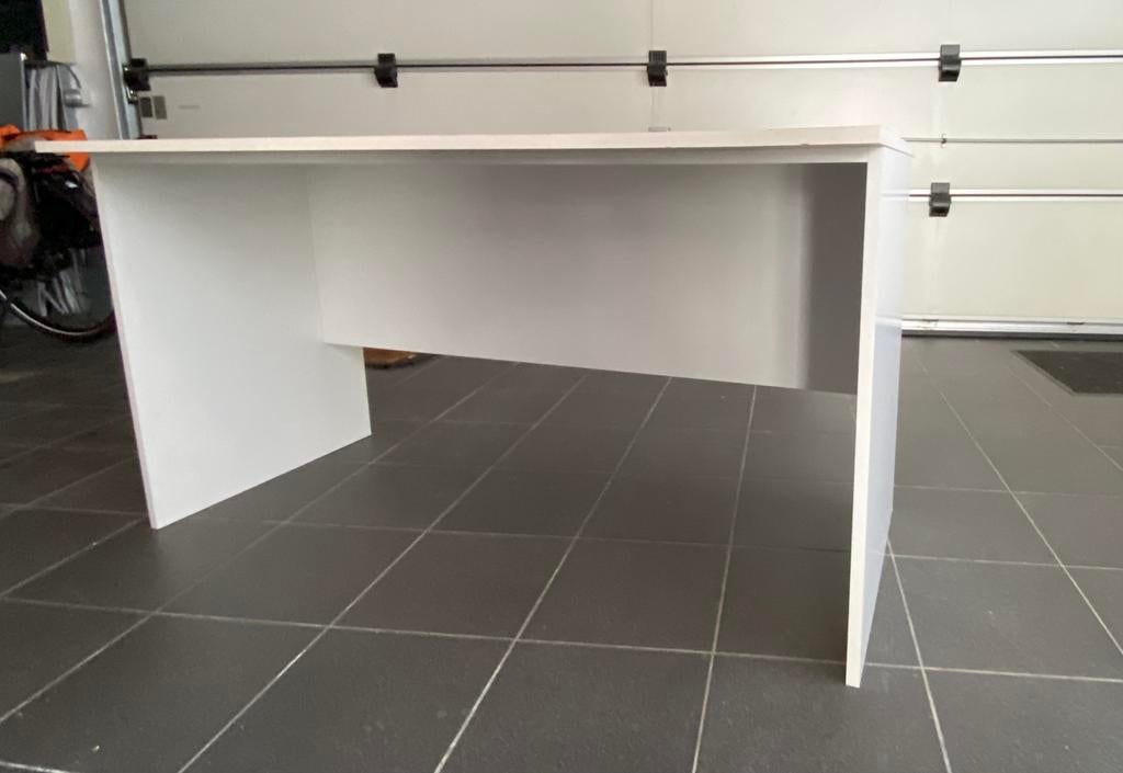 Bureau bureel wit degelijk materiaal, Enlèvement, Comme neuf