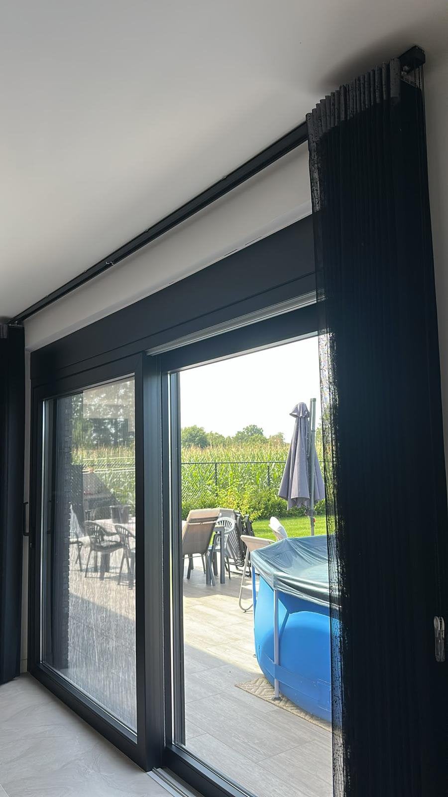 Gordijnen, Huis en Inrichting, Stoffering | Gordijnen en Lamellen, Ophalen, Zo goed als nieuw, Zwart
