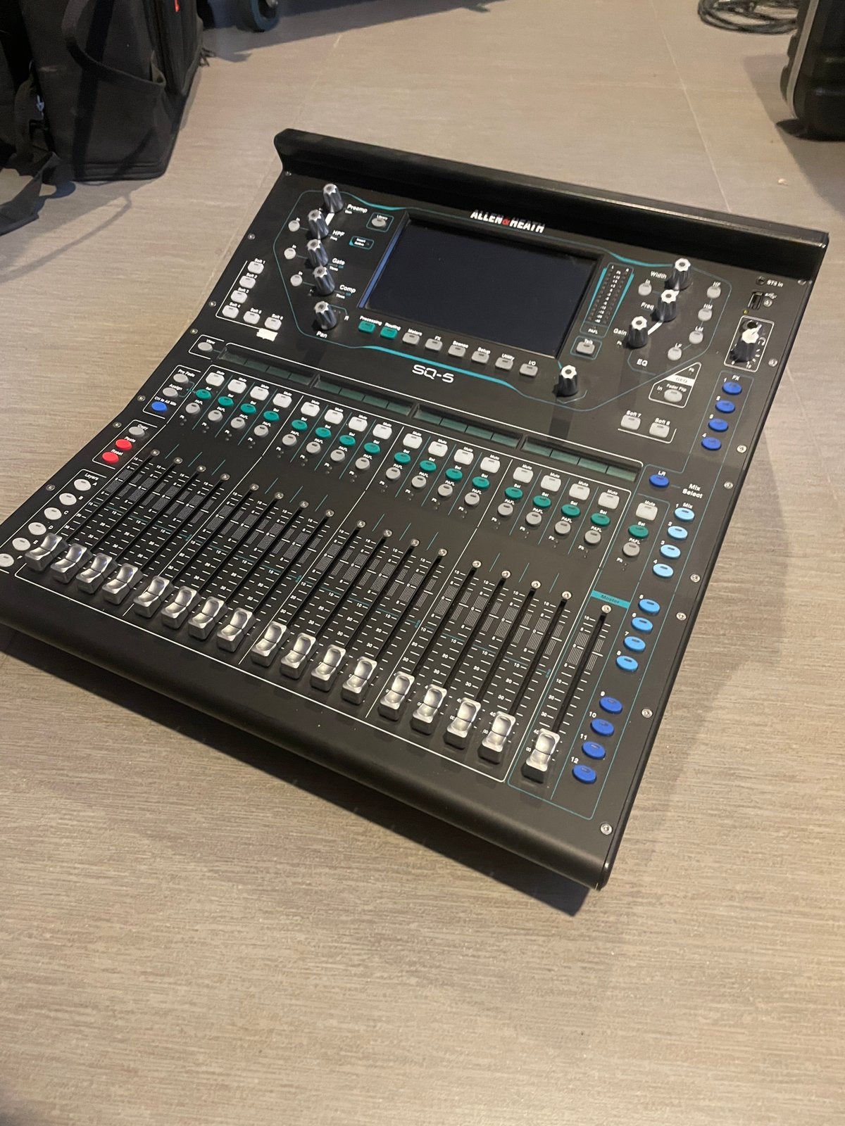 Table de mixage numérique Allen & Heath SQ-5, Enlèvement ou Envoi, Comme neuf, 20 canaux ou plus