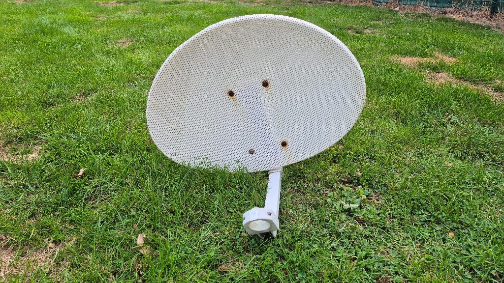 Antenne satellite elliptique acier perforé Metronic 60 cm, Enlèvement, Utilisé, Antenne (parabolique), Autres marques