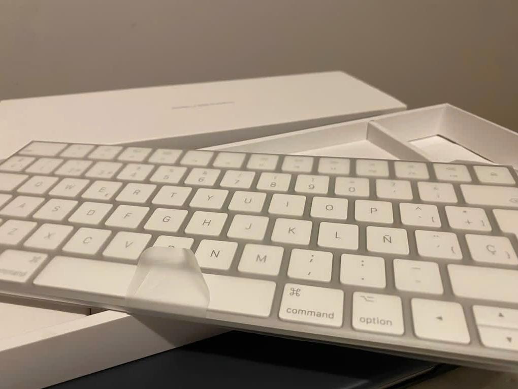 Draadloze QWERTY Apple Magic, Ophalen, Zo goed als nieuw, Draadloos, Qwerty