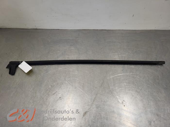 Joint caoutchouc porte coulissante gauche d'un Mercedes Vito, 3 mois de garantie, Utilisé, -, -