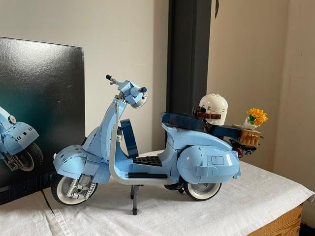 LEGO ICONS VESPA 125, Ophalen, Compleet, Lego, Zo goed als nieuw