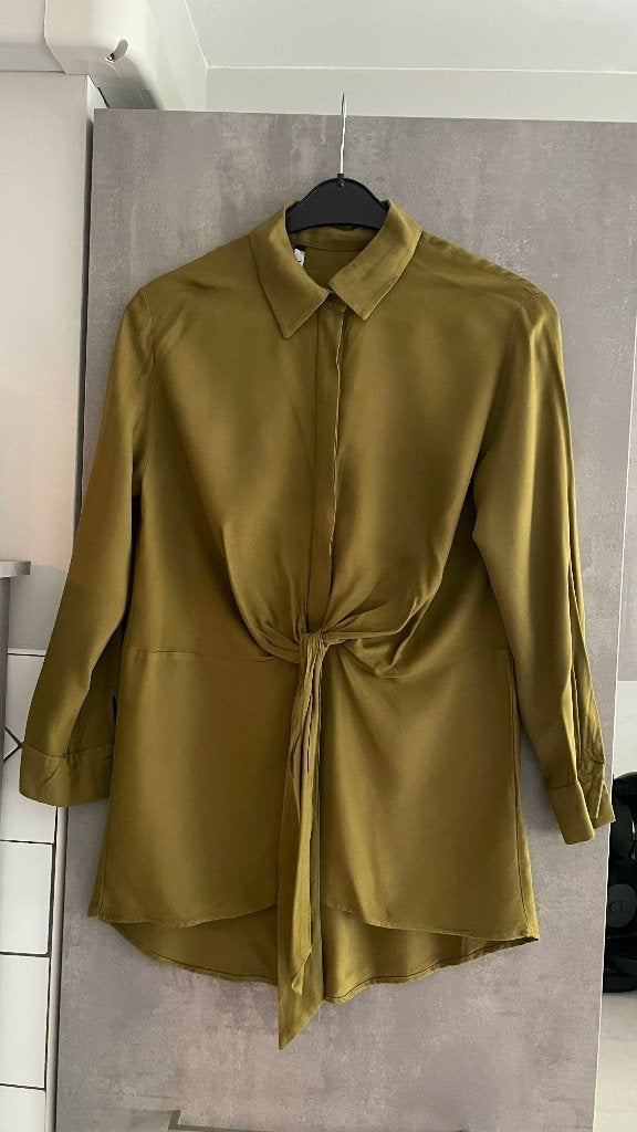 BLOUSE Nieuw shirt ZARA khaki mosterd lang XS, Zara, Ophalen of Verzenden, Nieuw, Overige kleuren