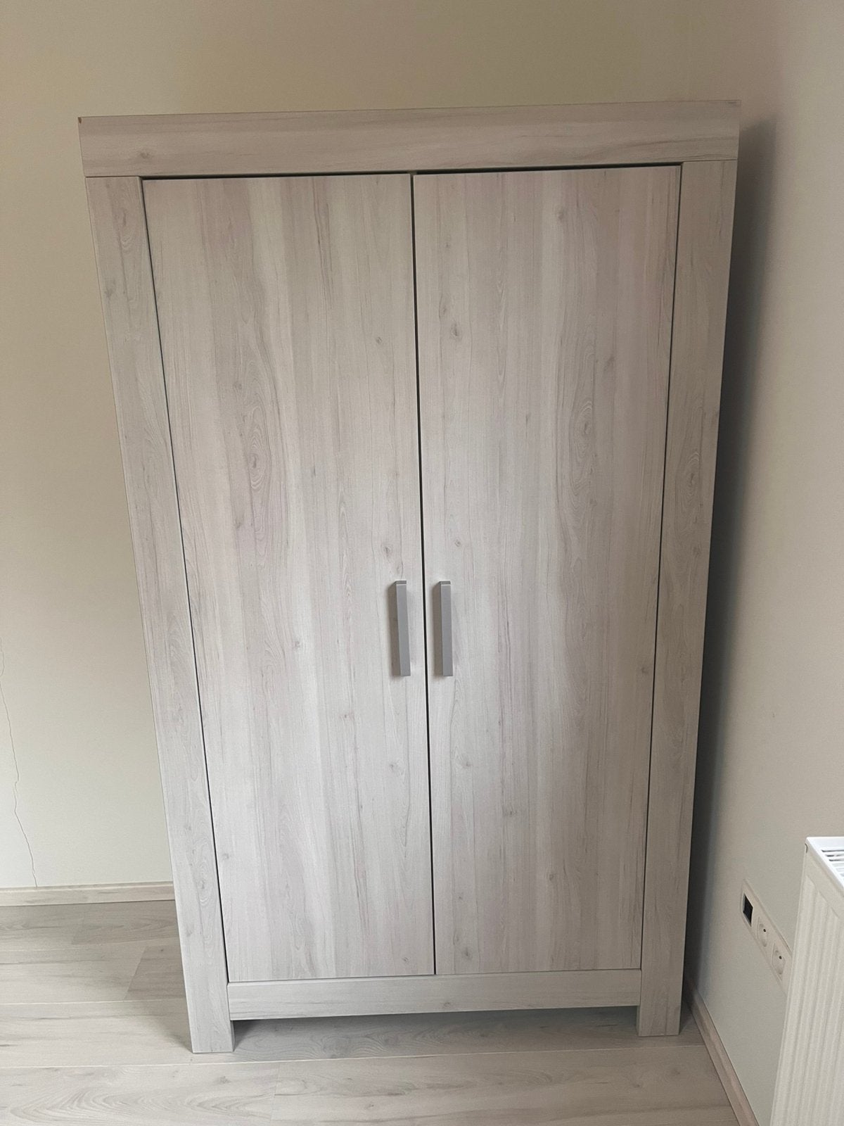 Kleerkast + babybed voor kinderkamer - grijs, Kinderen en Baby's, Ophalen, Gebruikt, Kast, 50 tot 70 cm