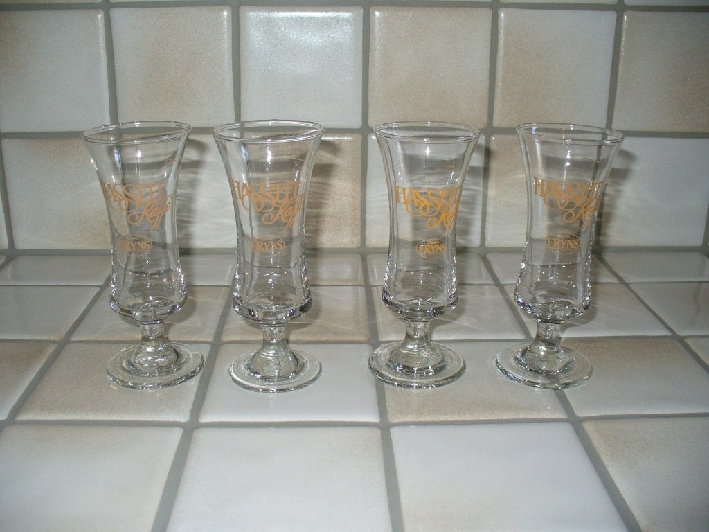 4 Glaasjes Hasselt Kaffé, Verzamelen, Glas en Drinkglazen, Ophalen of Verzenden, Zo goed als nieuw, Borrel- of Shotglas