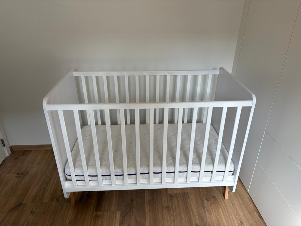 Babybed Quax Loft wit - inclusief matras Träumeland, Enfants & Bébés, Berceaux & Lits, Utilisé, Lit, Enlèvement