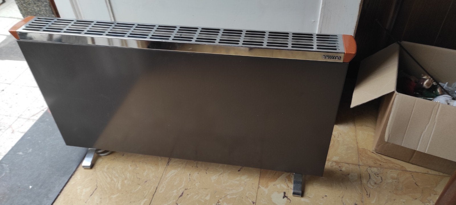 Chauffage électrique Philips.
(radiateur convecteur) sur pie, Enlèvement