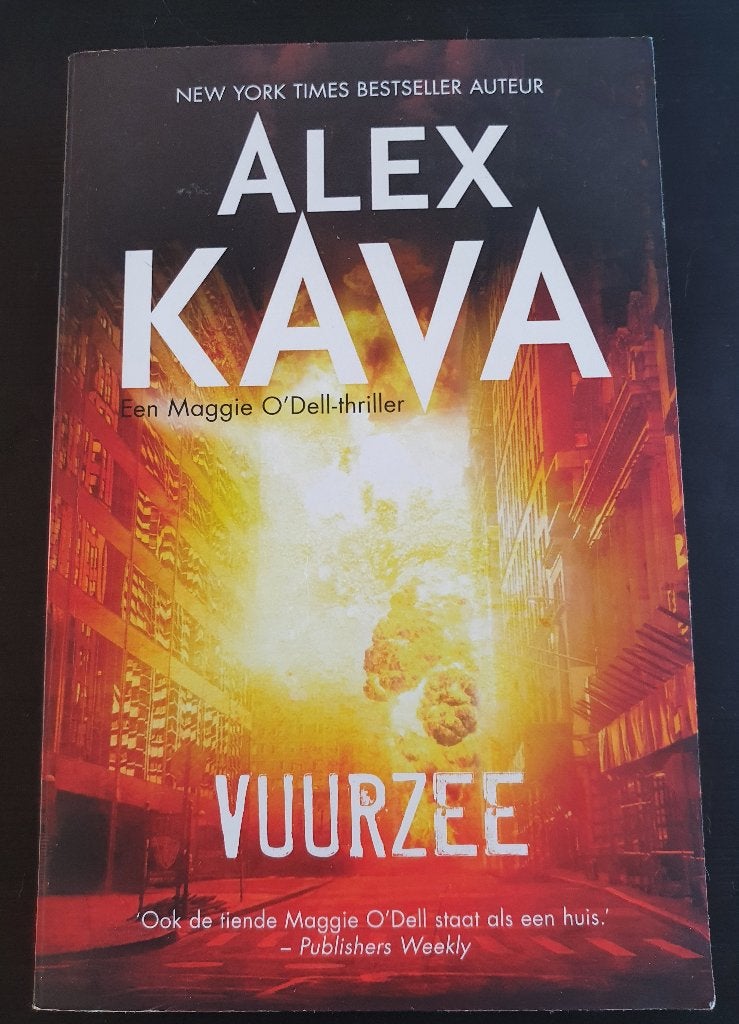 Thriller van Alex Kava: Vuurzee, Boeken, Ophalen of Verzenden, Gelezen