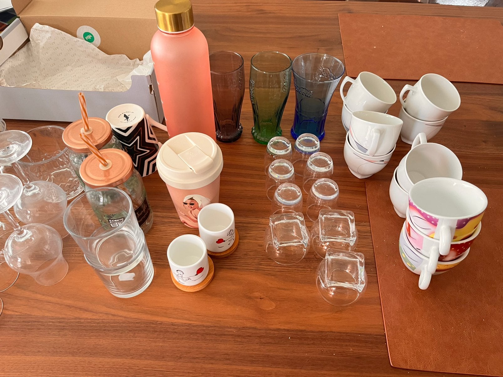 GRATIS AF TE HALEN – Glazen, tassen & drinkbekers, Autres couleurs, Comme neuf, Enlèvement, Autres types