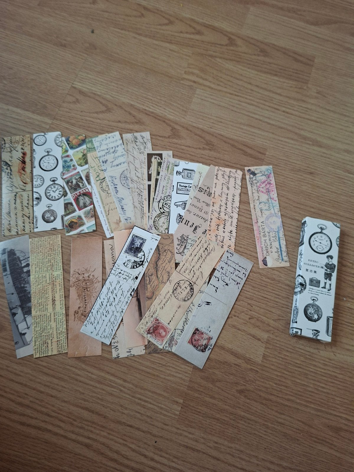Setje 25 kartonnen boekenleggers retro collection 4 x 15cm, Boeken, Historische romans, Ophalen of Verzenden