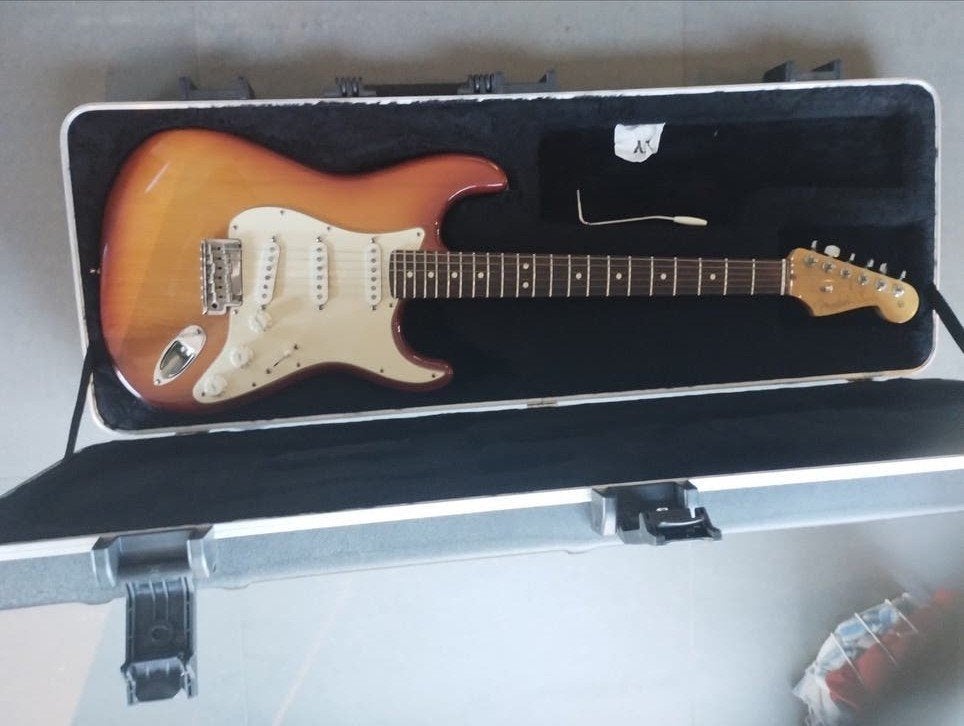 Fender Stratocaster USA avec étui (également à échanger), Musique & Instruments, Enlèvement ou Envoi, Fender
