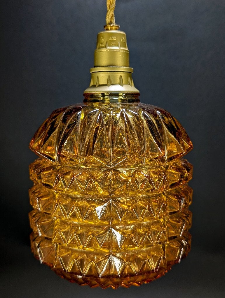 Vintage Diamond Pineapple lamp in amberkleurig glas — 1960, Verzenden