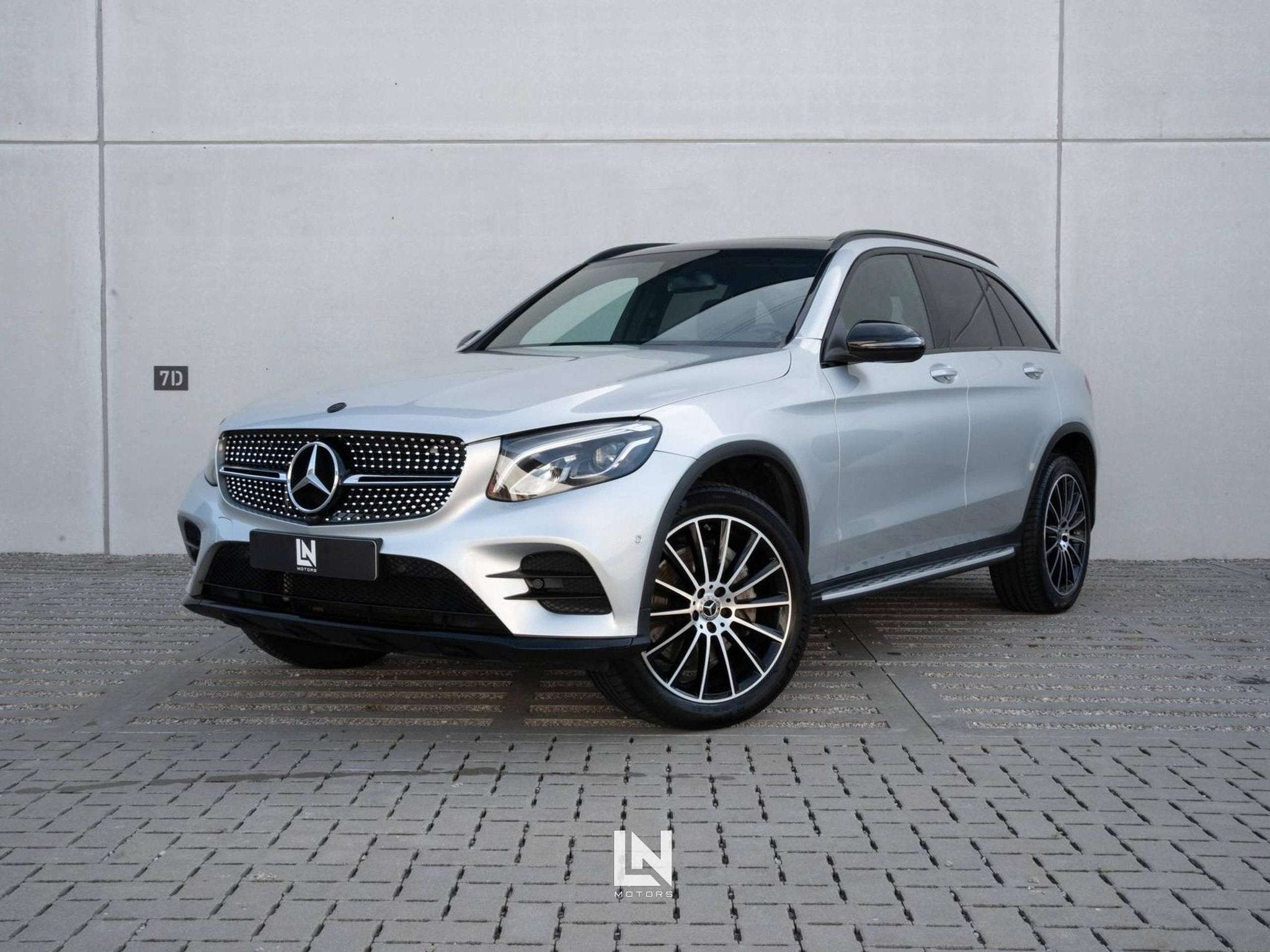 Mercedes-Benz GLC 250 4-Matic AMG Line - Panoramisch dak - Z, Autos, Achat, Entreprise, Ordinateur de bord, 5 portes