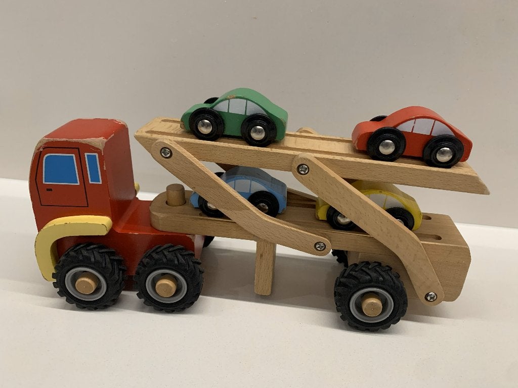 ♫ Houten vrachtwagen met 4 auto's, Ophalen of Verzenden, Gebruikt, Rij- of Hobbelspeelgoed