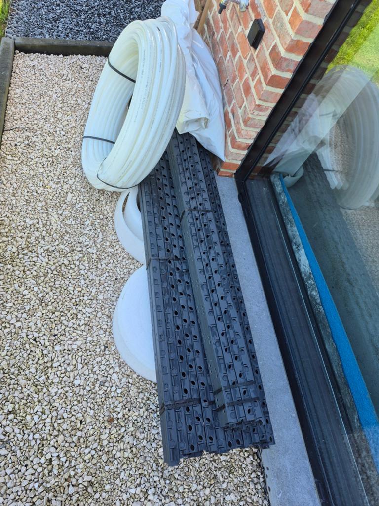 Materiaal voor plaatsen vloerverwarming + randisolatie, Ophalen