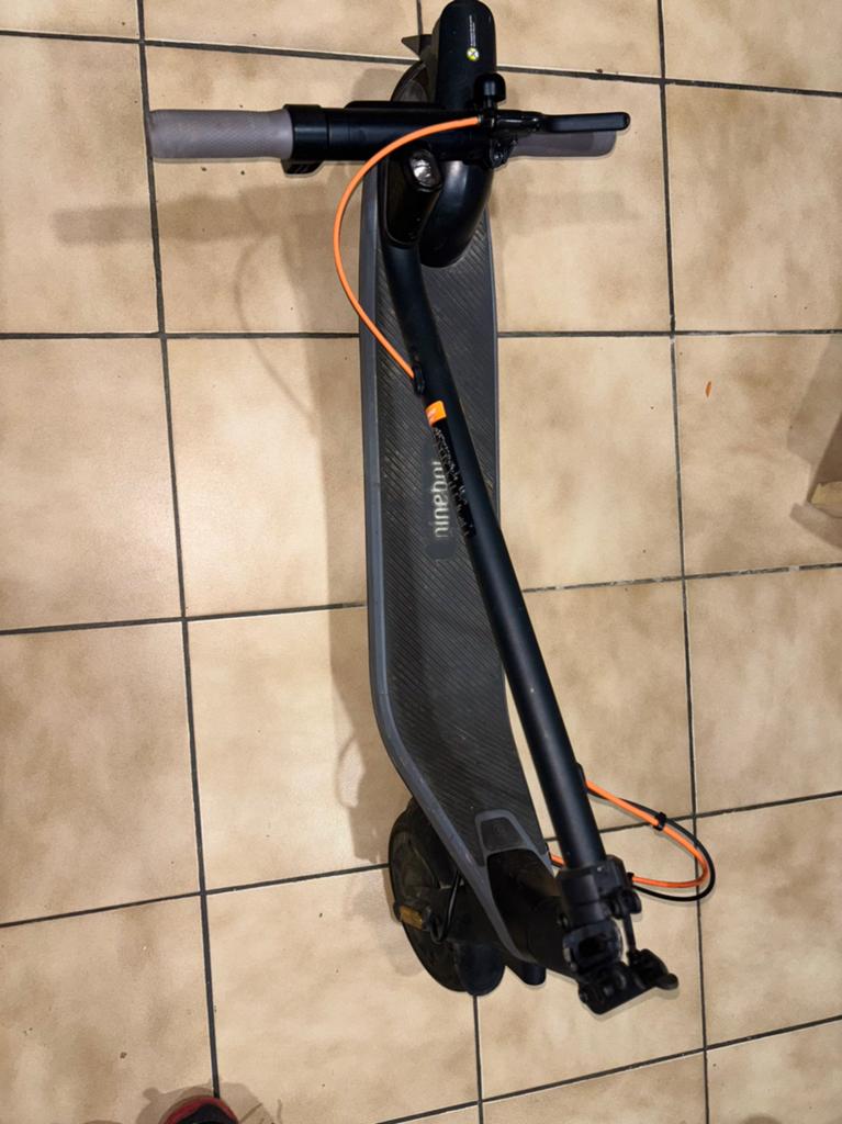 Trotinette Ninebot E2+, Enlèvement, Comme neuf