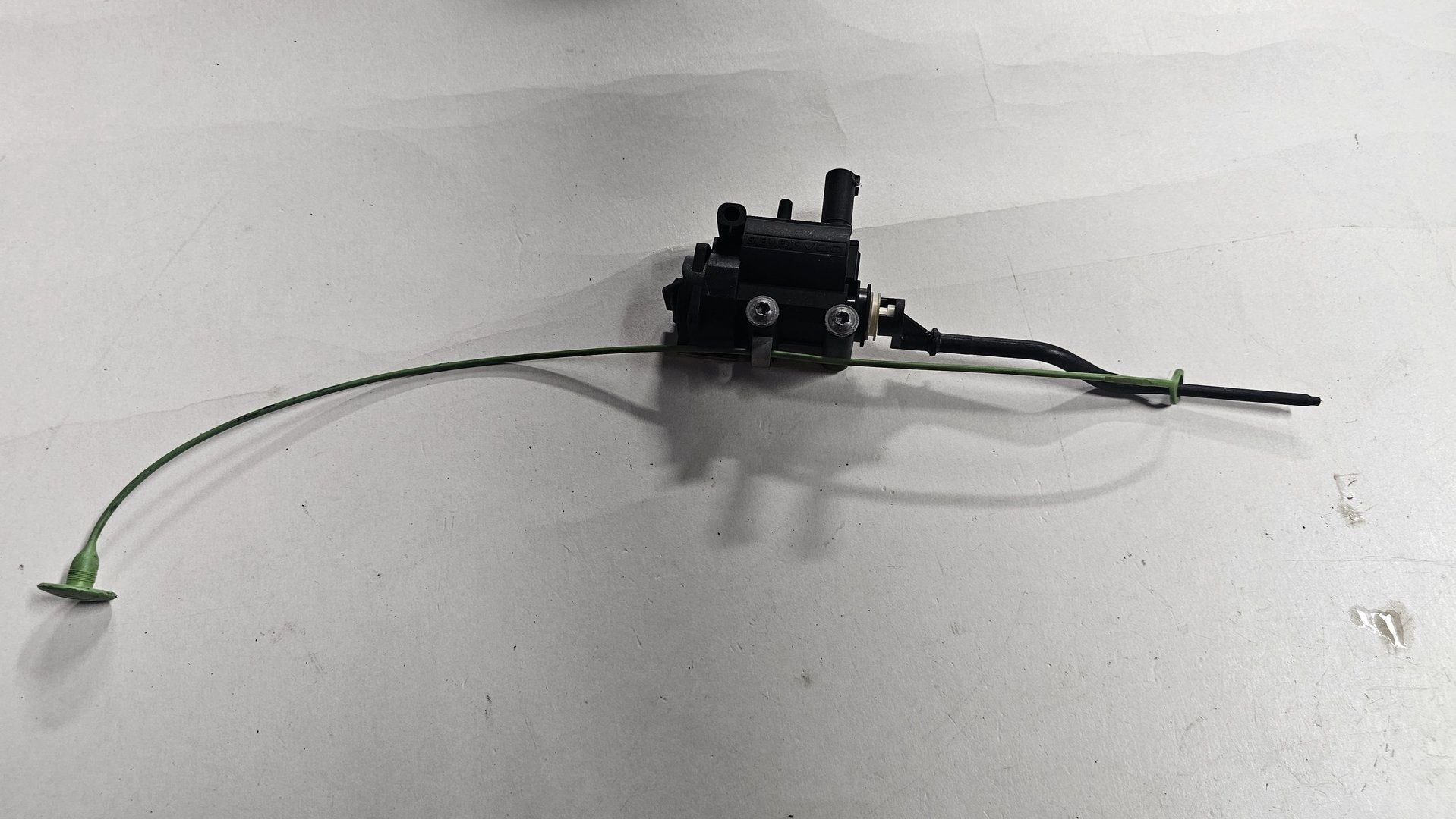 Centrale vergrendeling actuator benzineklep  1 Serie E81 E87, Autos : Pièces & Accessoires, Électronique & Câbles, Utilisé, Origine de la pièce connue