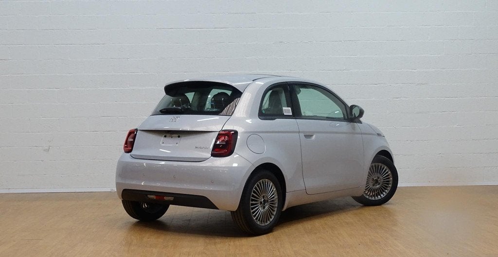 Fiat 500 1.0 Hybrid ICON +comfort pack+pano dak, Voorwielaandrijving, 4 zetels, Gebruikt, Zwart