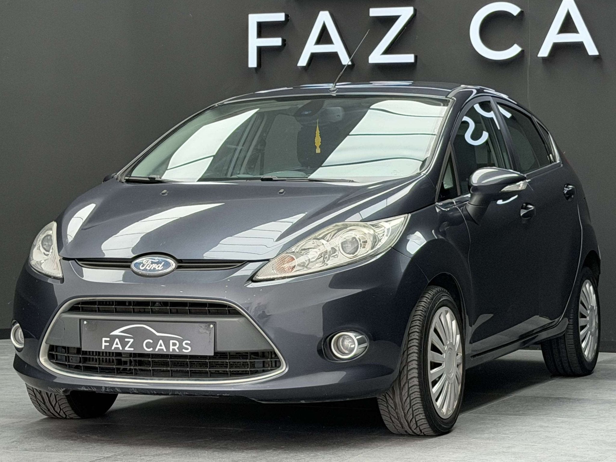 Ford Fiesta 1.6 TDCi Ghia * CLIM + PRISE AUX + RADIO&CD *, Autos, Argent ou Gris, Achat, 90 ch, Entreprise