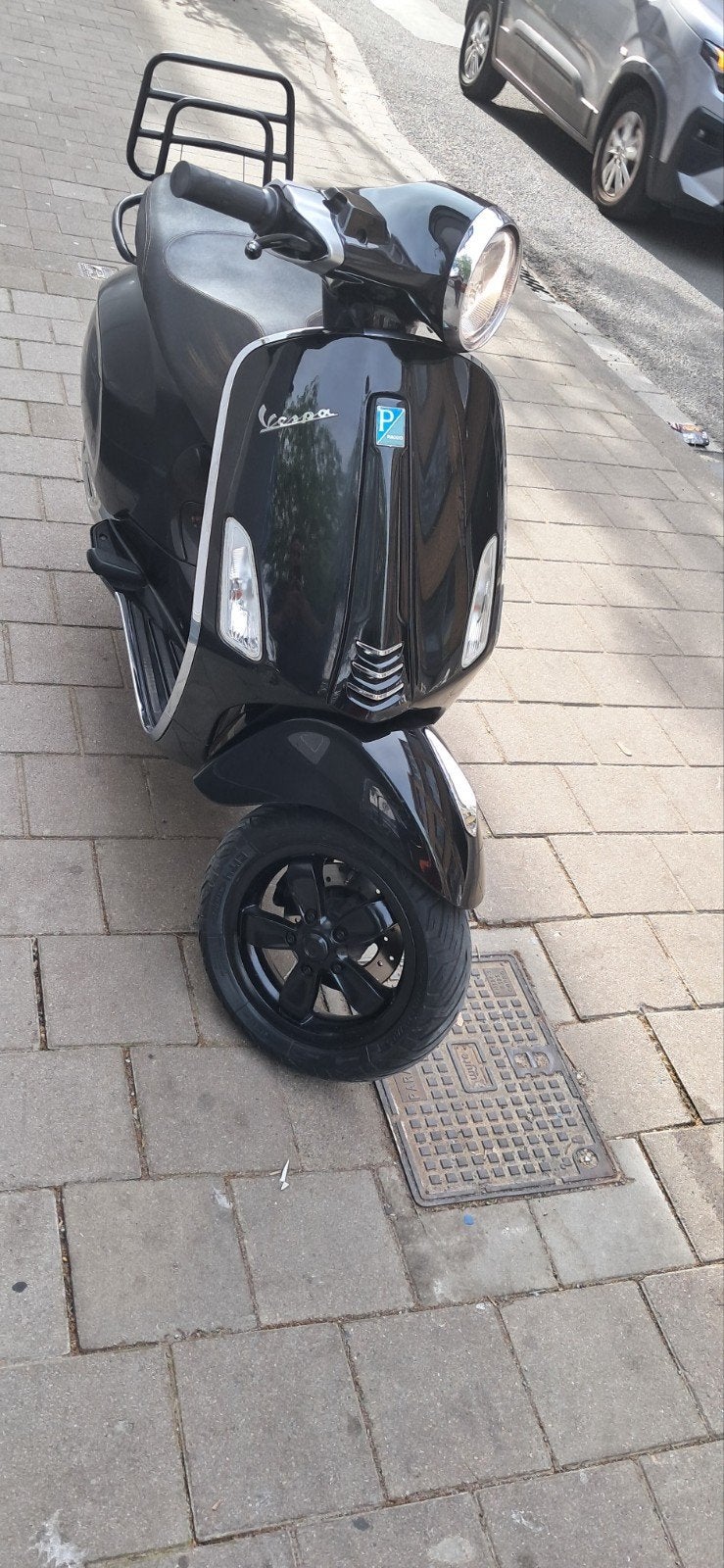 Vespa Primavera 50cc B-klasse – 2018 – 15.xxx km

Hierbij ve, Fietsen en Brommers, Ophalen of Verzenden