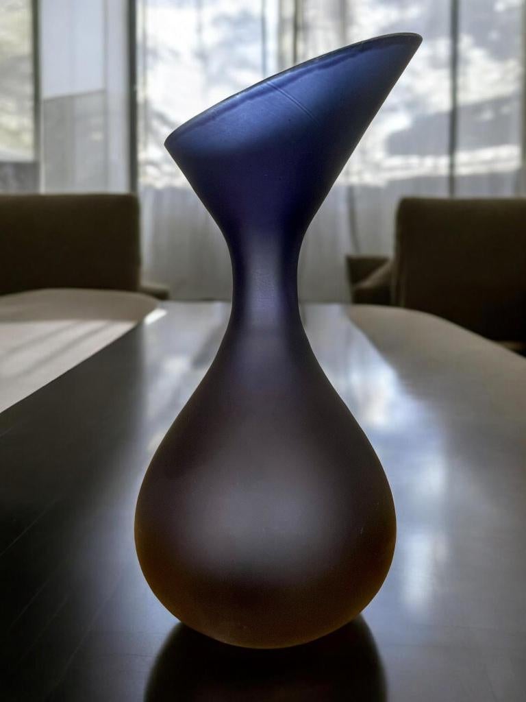 Vase design moderne en verre dépoli – Forme asymétrique, Neuf, Moins de 50 cm, Enlèvement ou Envoi, Verre