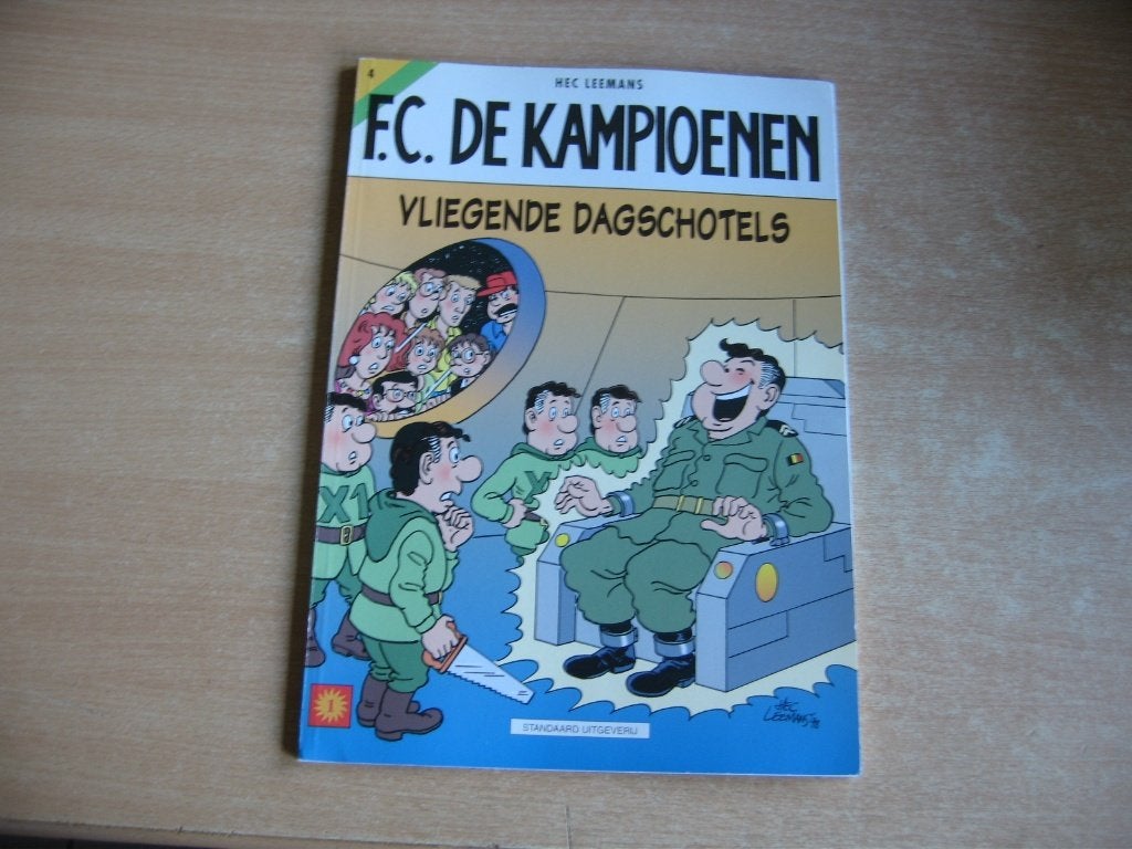 FC De Kampioenen 4 : Vliegende dagschotels - 1e druk 1998., Gelezen, Eén stripboek, Hec Leemans, Ophalen of Verzenden