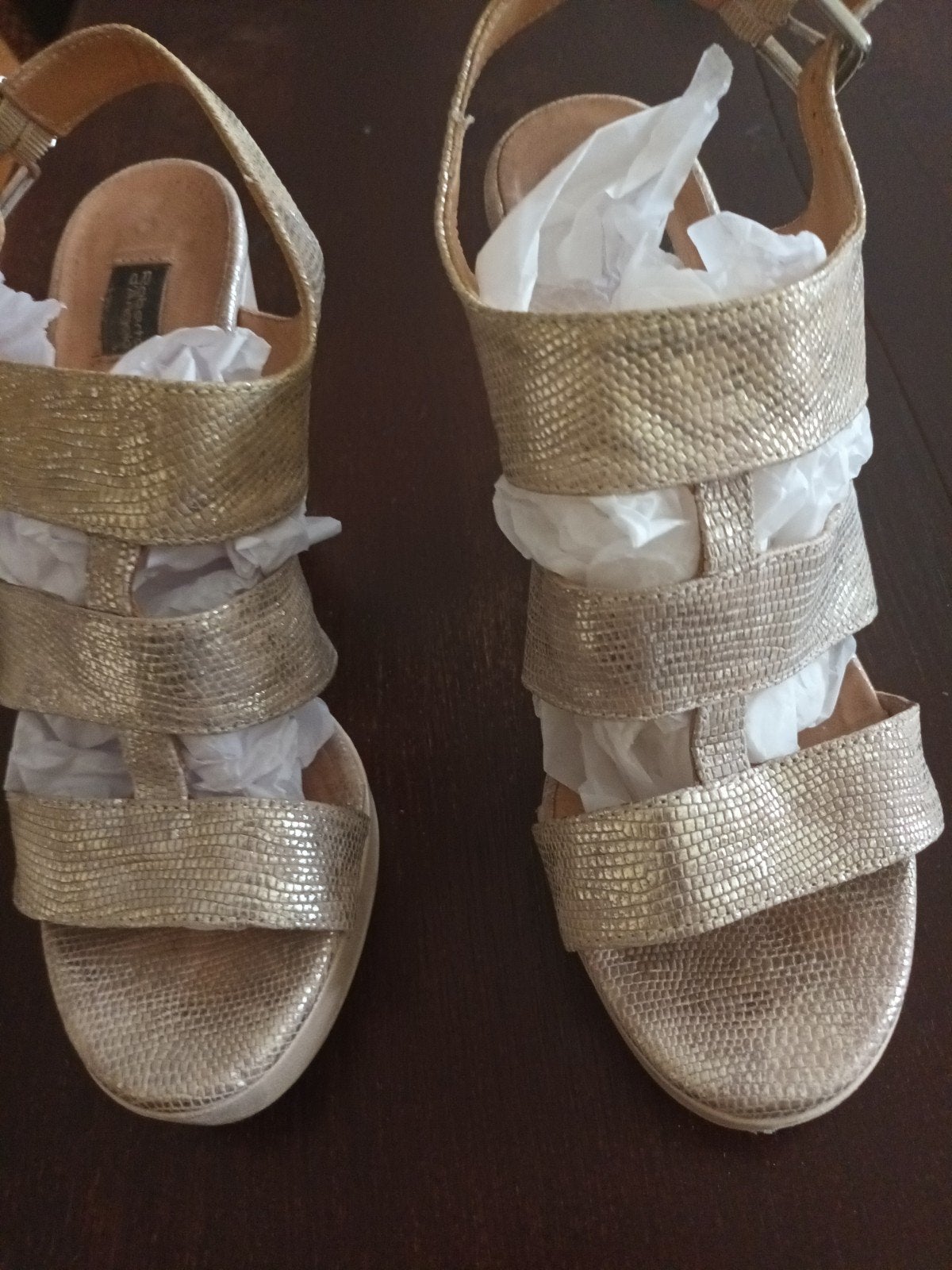 Une toute nouvelle paire de sandales d'été., Vêtements | Femmes, Enlèvement ou Envoi