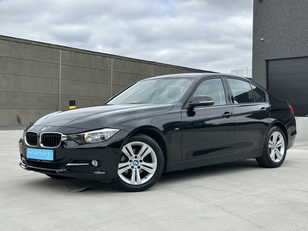 BMW 316i Berline Sport Line 66372km Eerste eigenaar, Auto's, BMW, 100 kW, Dealer onderhouden, Start-stop-systeem, Zwart