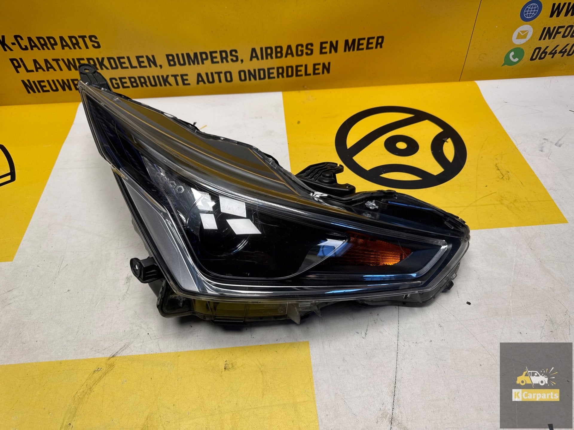 Toyota Aygo Facelift Rechts voor! Koplamp 17/2023, Info@fabrikant.eu, Fabrikant BV, Fabrikantstraat 1
1000 AA  Amsterdam, NL, Nieuw