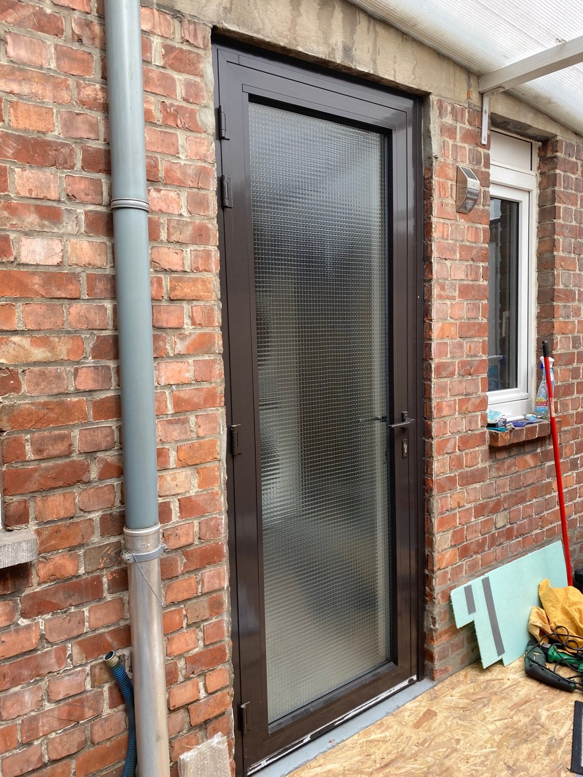 Bruine deur in gegalvaniseerd staal met draadglas 89x221cm, Ophalen, Gebruikt