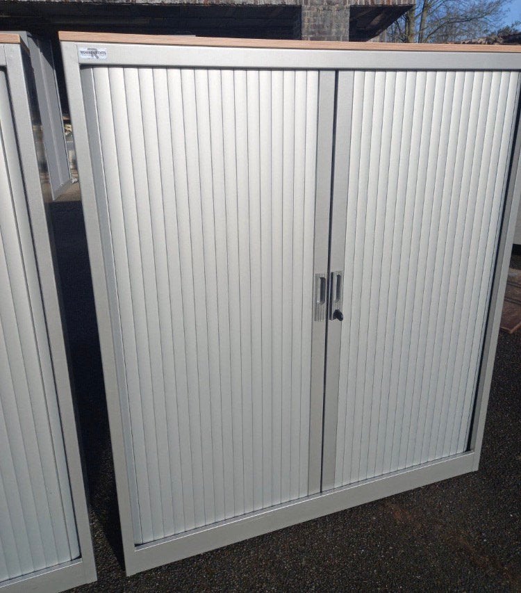 Armoire à volet 135 cm., Maison & Meubles, Enlèvement, Comme neuf