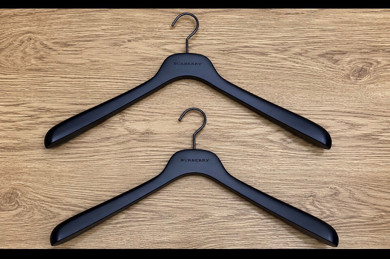 2X Nieuwe Burberry dark wood pak jas kledinghanger Origineel, Kleding | Dames, Ophalen of Verzenden, Nieuw, Hout