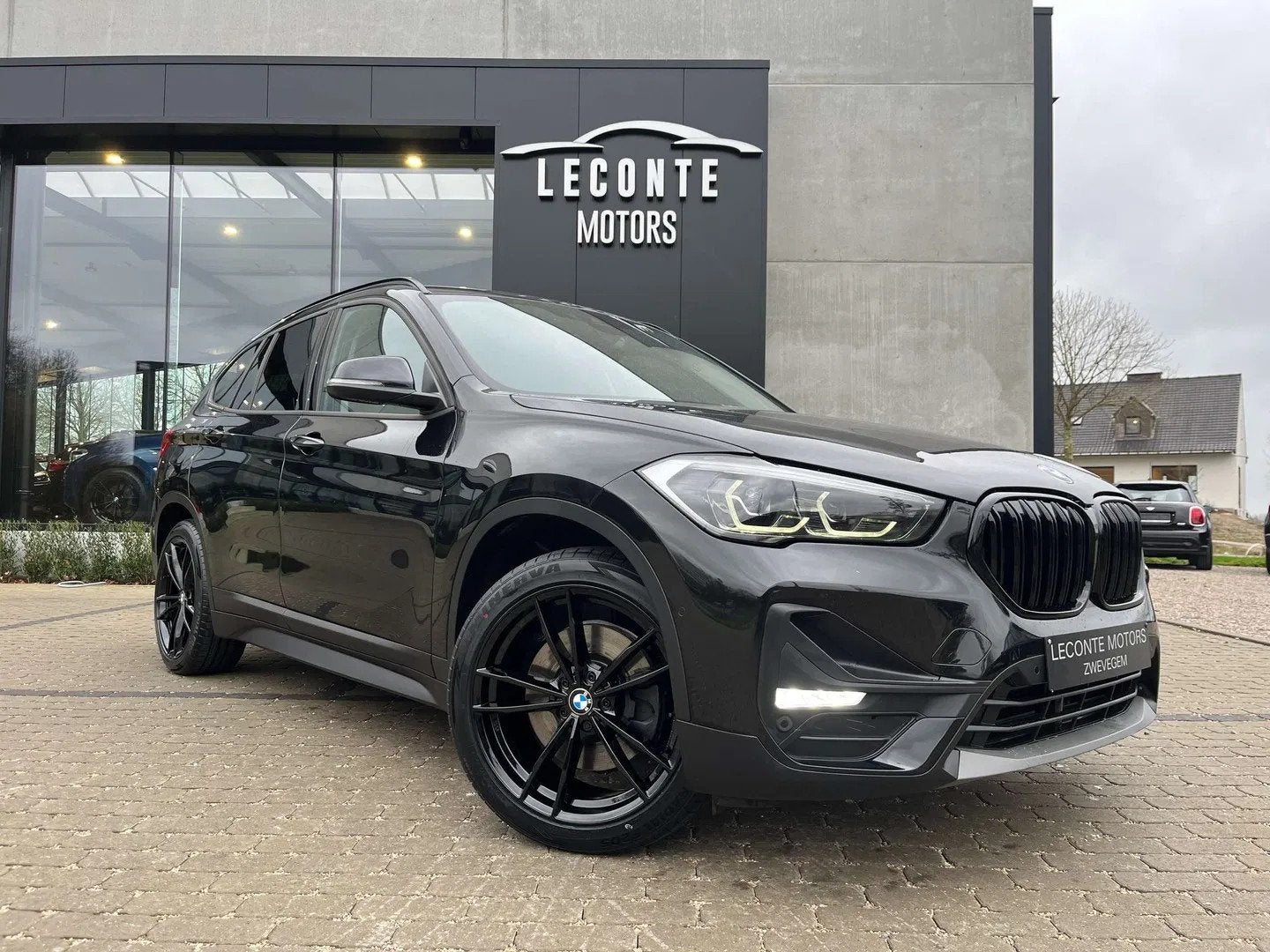 BMW X1 1.5iA xDrive25e Hybrid LED/Leder/Carplay/HUD/CAM.., Auto's, Skiluik, Gebruikt, 1 kg, Zwart