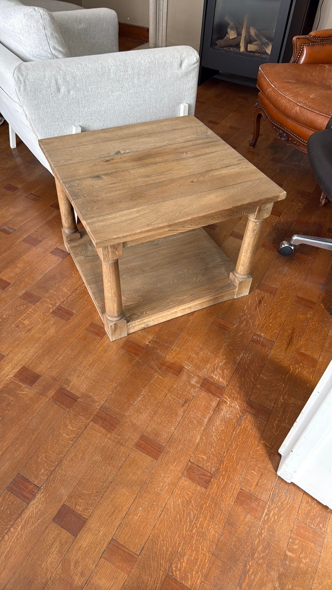 Petite Table bois massif, Ophalen, Zo goed als nieuw