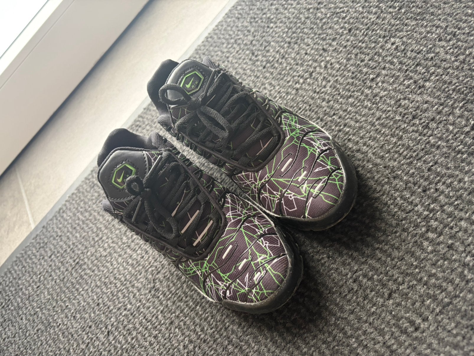 Nike air kids 25€, Sport en Fitness, Loopsport en Atletiek, Ophalen, Zo goed als nieuw, Nike