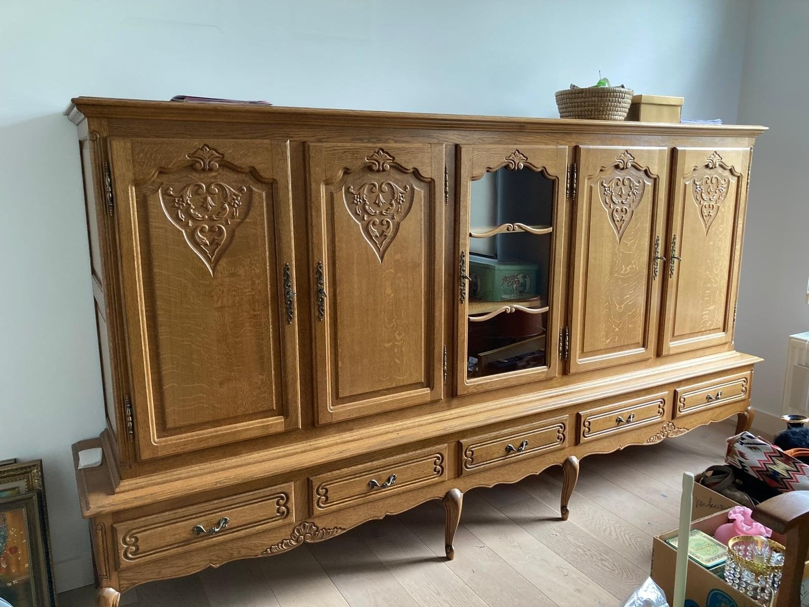 klassieke wandkast, Ophalen