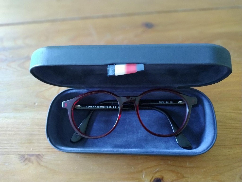 brilmontuur Tommy Hilfiger met brillendoos- perfecte staat, Overige merken, Ophalen of Verzenden, Zo goed als nieuw, Rood