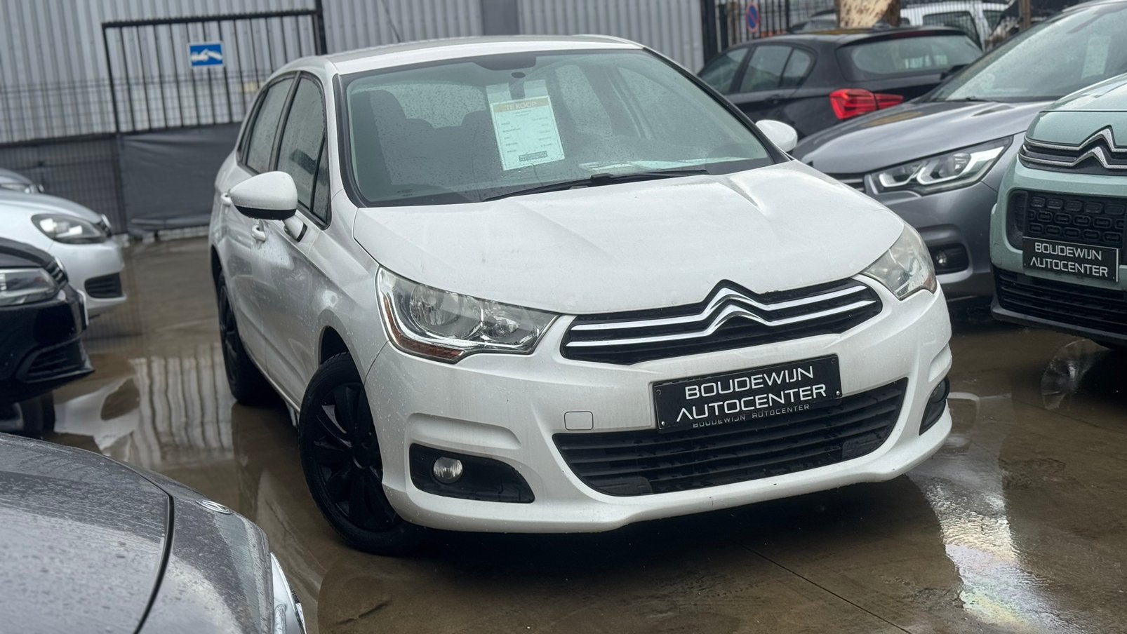 Citroën C4 1.4Benzine 2012 151.xxxkm/Airco,Cruisecontol, Voorwielaandrijving, Stof, Zwart, Wit