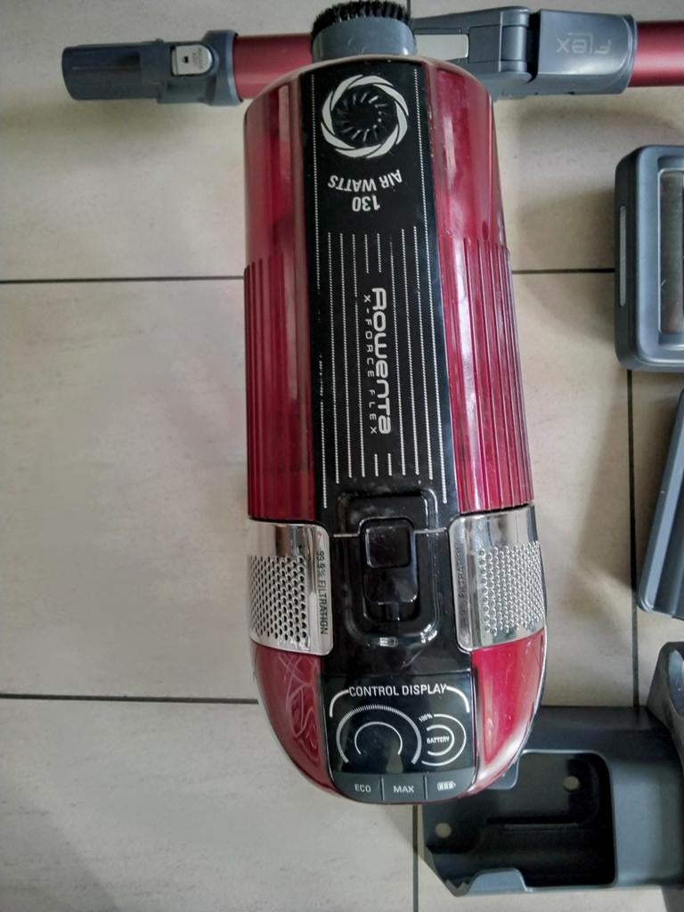 Steelstofzuiger Dyson kompleet met ophangsysteem, Elektronische apparatuur, Stofzuigers, Ophalen, Gebruikt