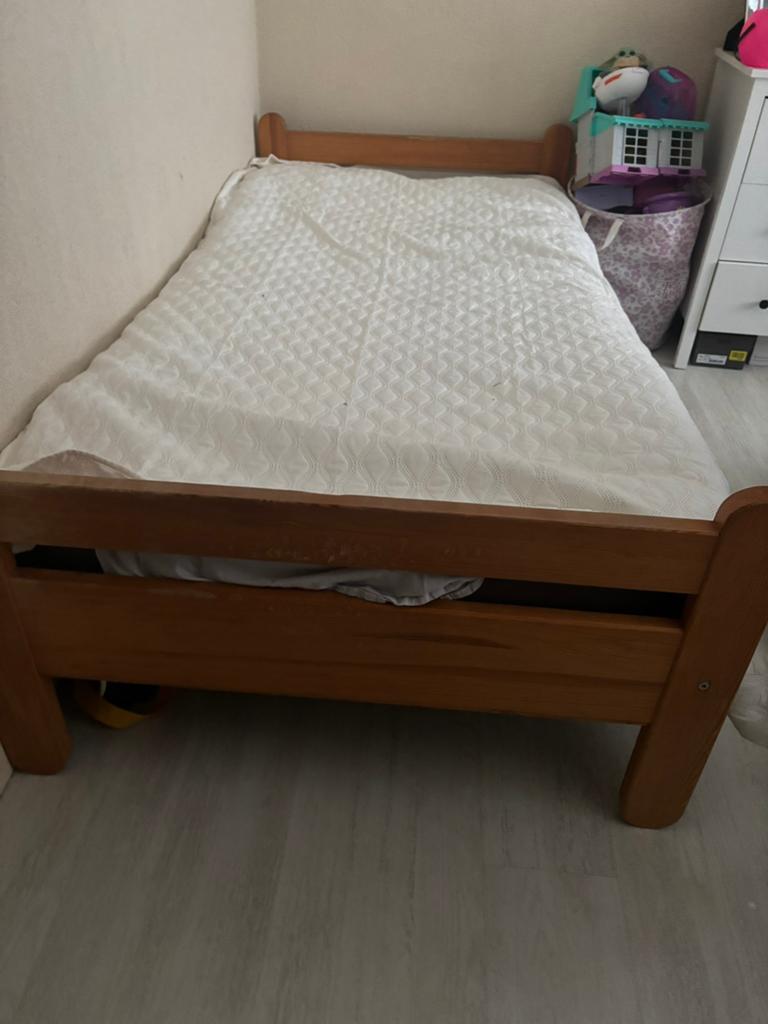 Bed 1 persoons, Huis en Inrichting, Slaapkamer | Bedden, Ophalen, Zo goed als nieuw