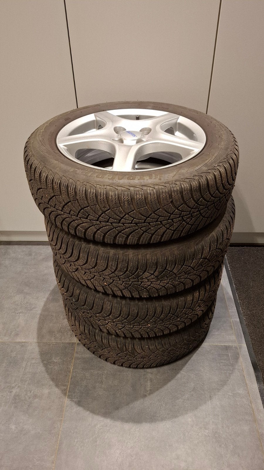Set winterbanden op aluminium velgen 15" voor Toyota Yaris, Auto-onderdelen, Ophalen, Gebruikt, 15 inch, Velg(en)