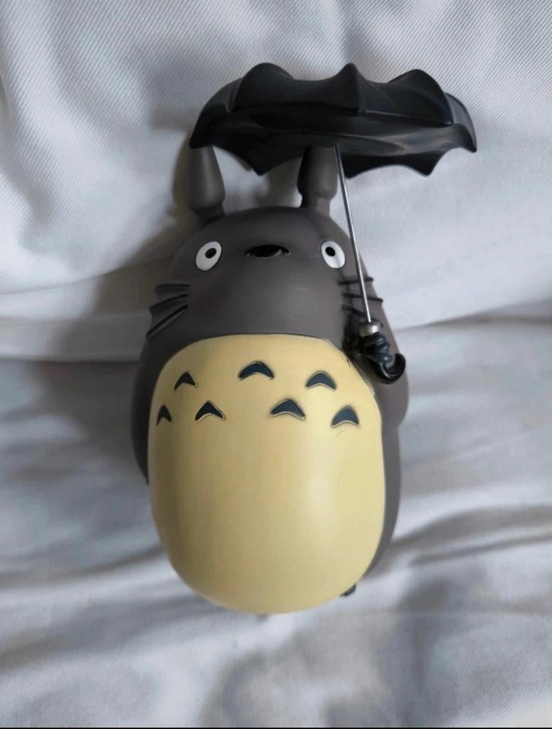 Rare figurine Totoro avec parapluie tirelire.  Regardez mes, Collections