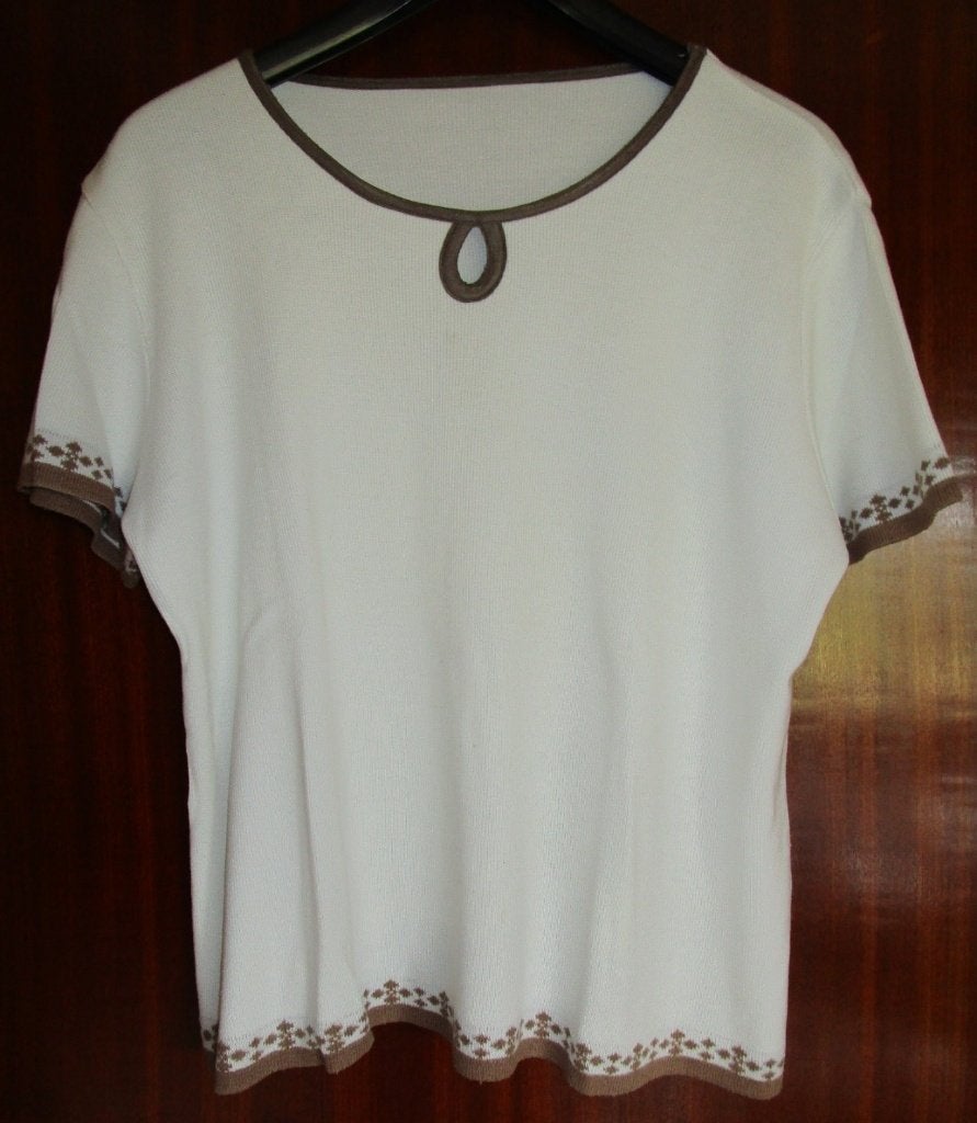 Blouse pour femme - T-shirt écru/marron - taille 42/44 -, Vêtements | Femmes, Manches courtes, Enlèvement ou Envoi, Taille 42/44 (L)
