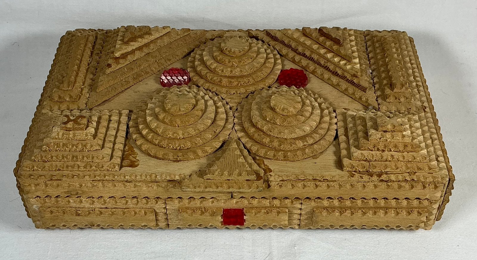 Boîte de rangement bois avec design art populaire tramp art, Enlèvement ou Envoi