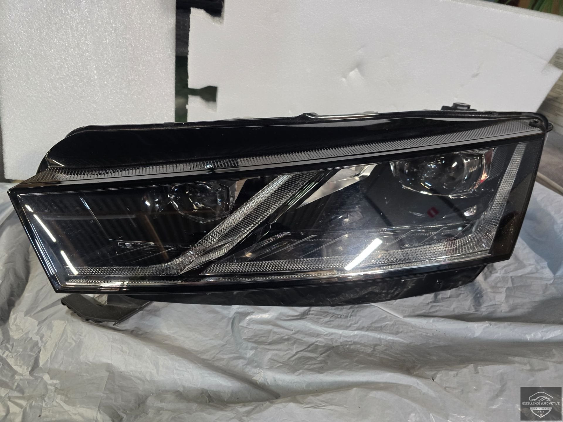 Skoda Octavia 4 2020-2024 Led Koplamp Links Voor 5E41941015A, Auto-onderdelen, Verlichting, Skoda, Gebruikt